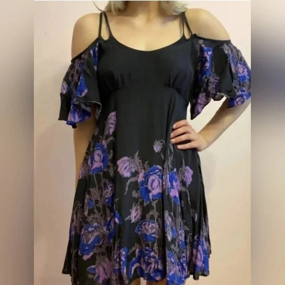 FREE PEOPLE Size 0 Black floral cold shoulder Mini Dress Flutter Sleeve Festival - Picture 2 of 11